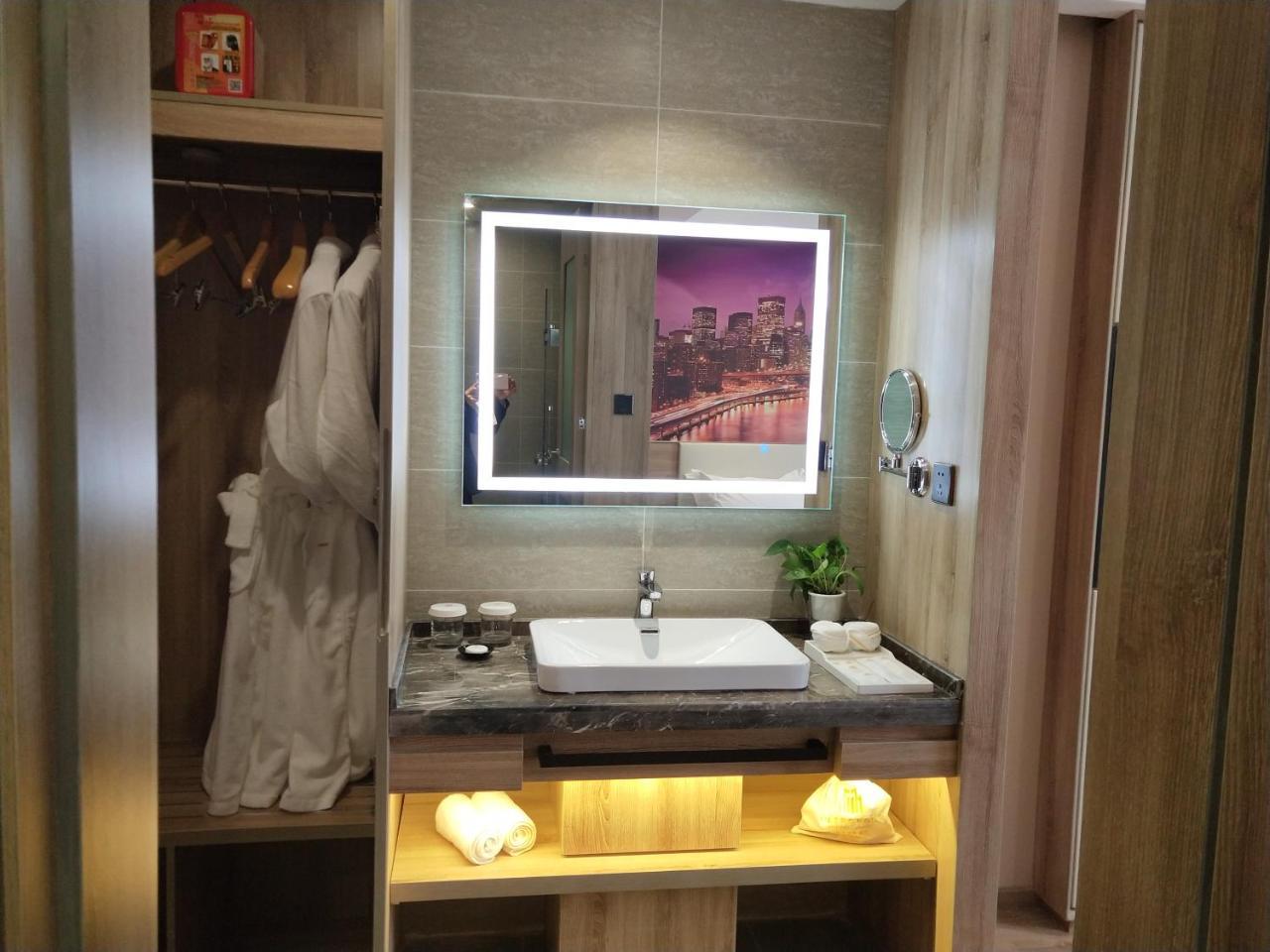 Jinjiang Metropolo Hotel Nanjing Jiangjun Dadao Hehai University Branch Dış mekan fotoğraf